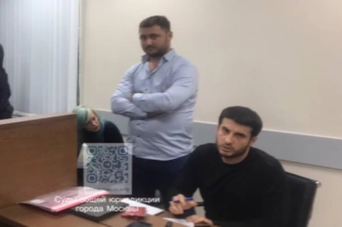    Появились кадры с певицей Глюкозой из суда за употребление наркотиков