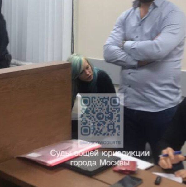    Певица Глюкоза во время ареста. Фото: