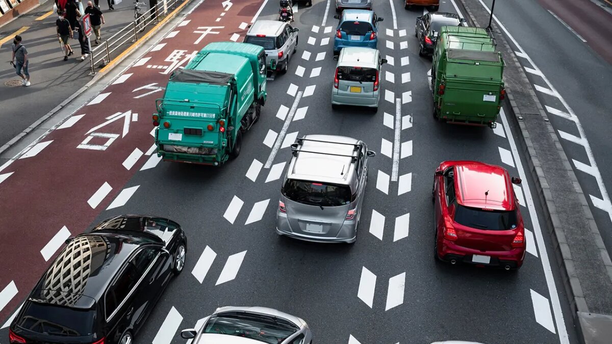    Автомобили.