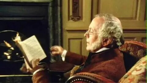 Горящий камин, рюмочка хереса, хорошая книга - что ещё нужно мужчине, чтобы встретить старость