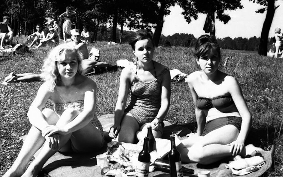 Советские девушки на отдыхе