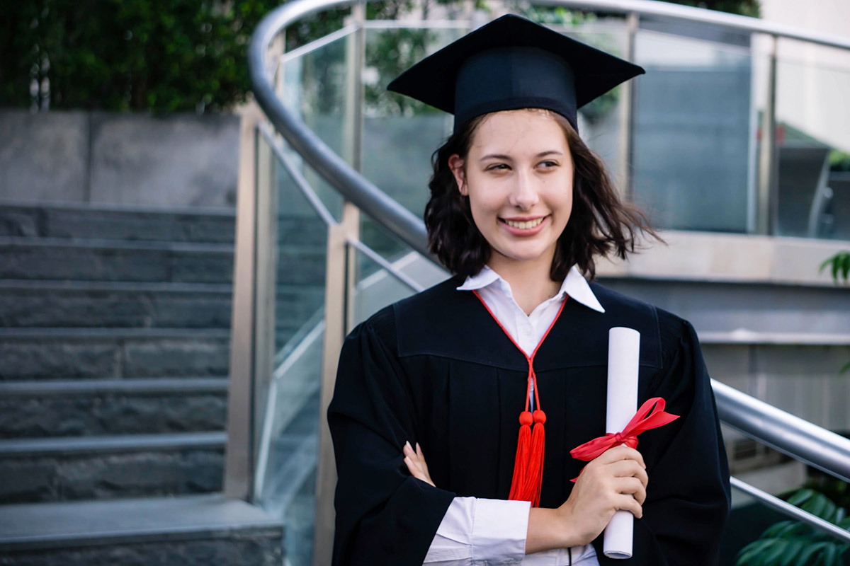    По мантии и шапочке-конфедератке сразу видно человека науки. Источник: Shutterstock