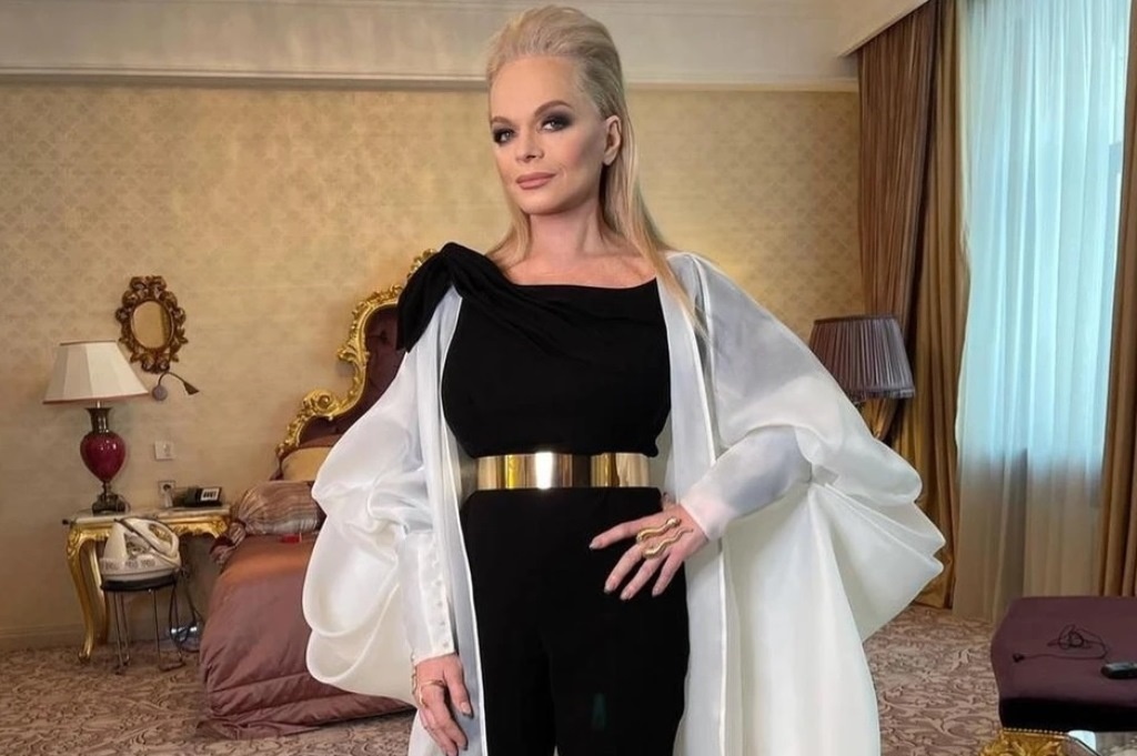 Лариса Александровна. Тоже в какой-то степени "сгенерированная", но визажистом и фоторедактором.