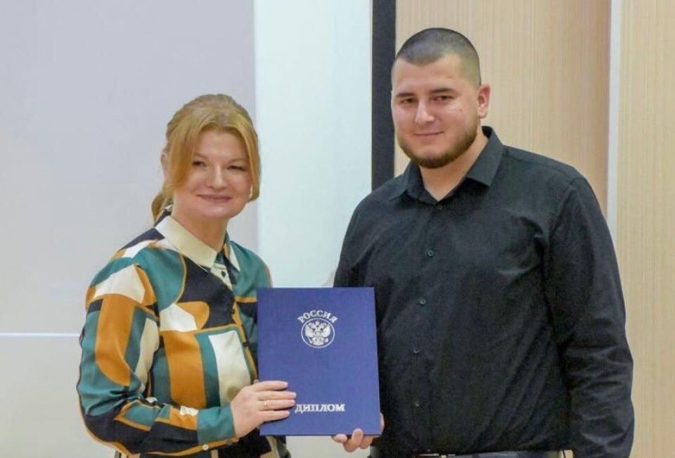    В Алтайском крае молодые сельские учителя получили выплаты. Источник: t.me/tomenko_22