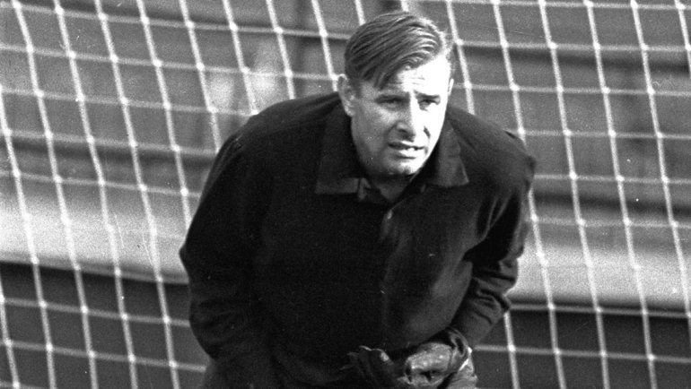    Вратарь сборной СССР Лев Яшин.Игорь Уткин