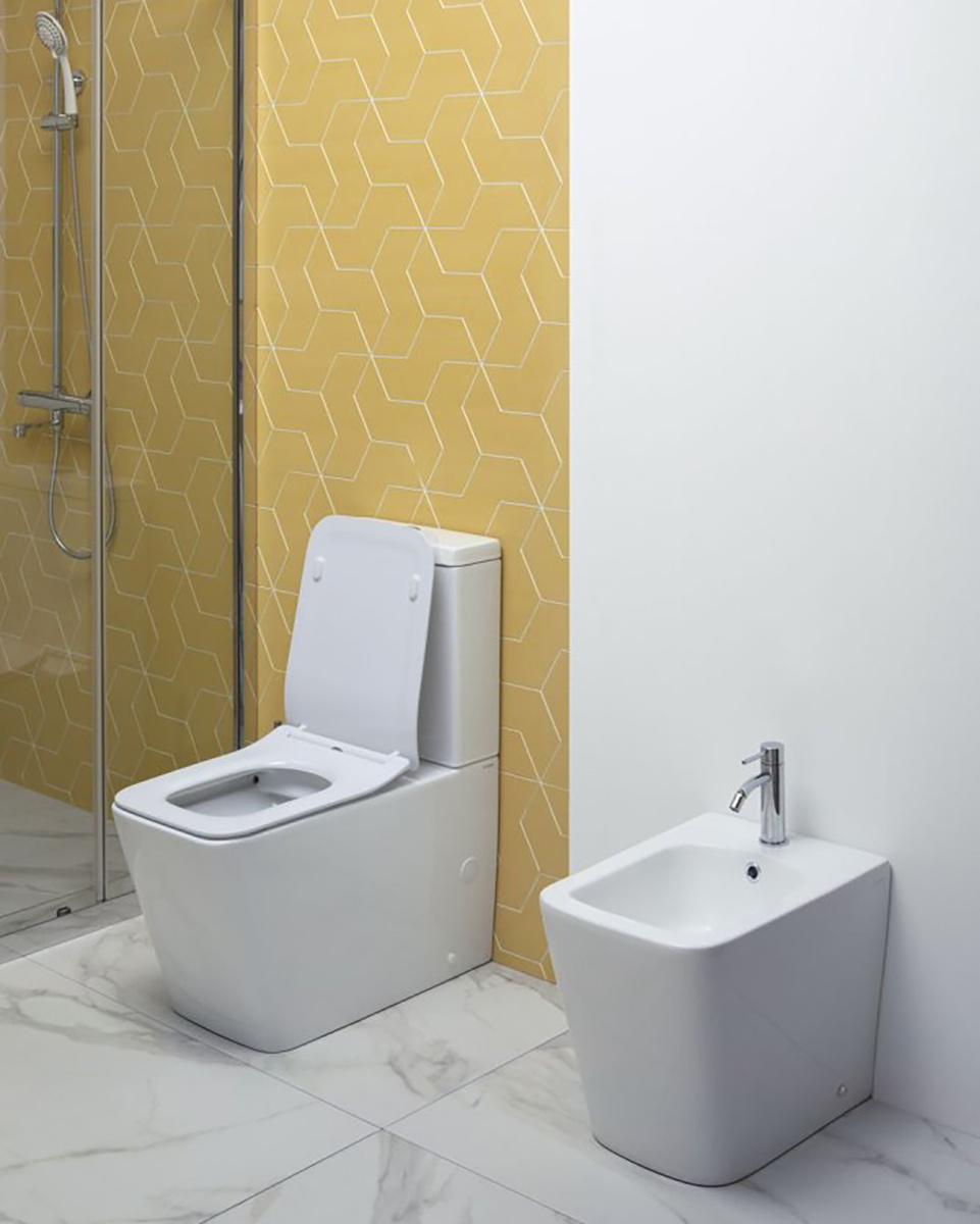 На фото унитаз с бачком напольный Aquanet Rimless 