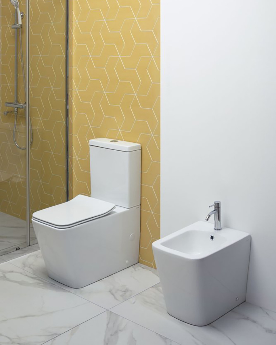 На фото унитаз с бачком напольный Aquanet Rimless 