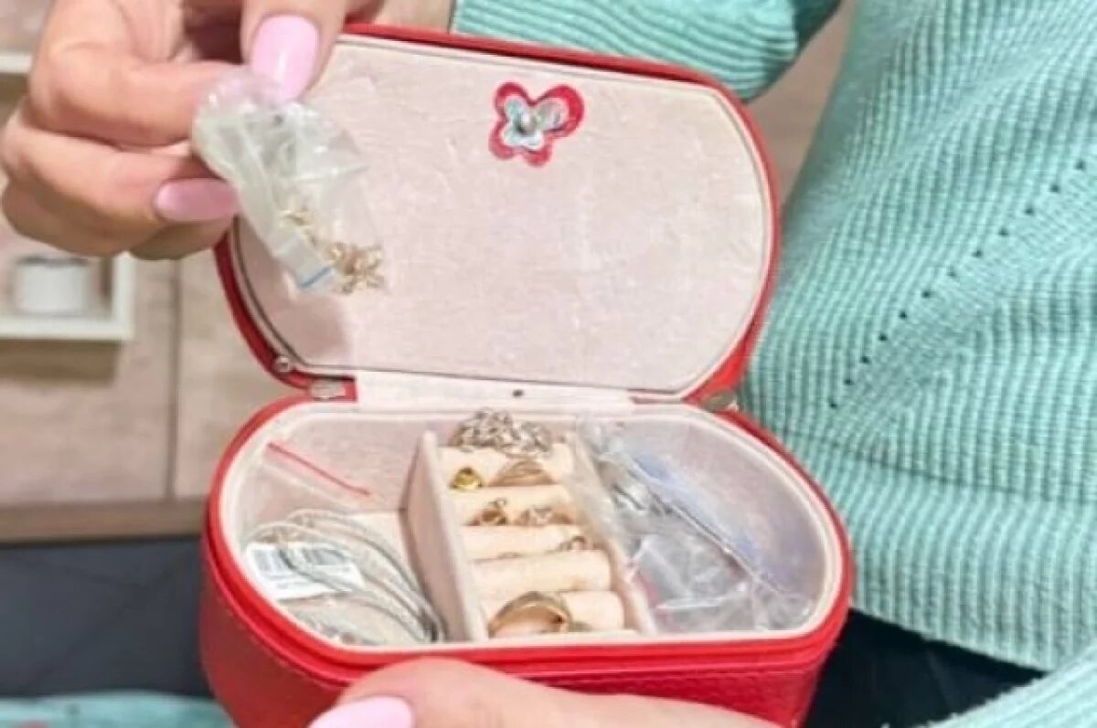    Долги привели к краже: астраханец украл украшения своей возлюбленной