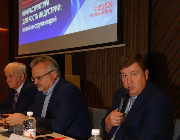 Вячеслав Тимченко отметил, что за 8 месяцев индекс промышленного роста на Дону составил 110%. // Фото: «Эксперт Юг» 