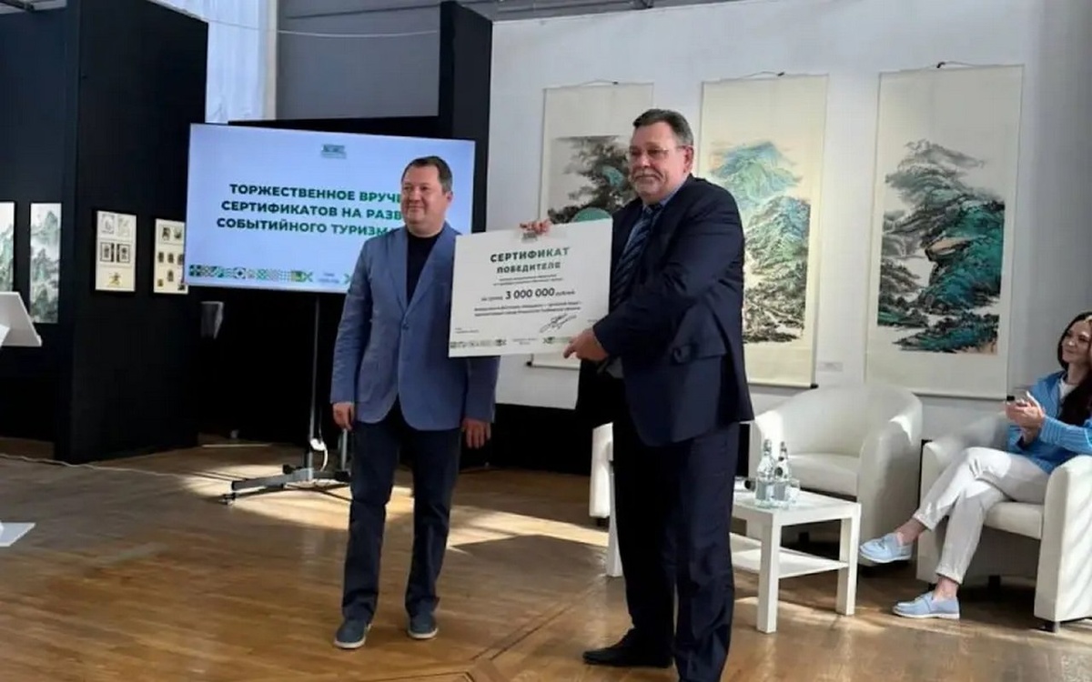    Прославившийся на всю страну утешениями сестры погибшего на СВО контрактника мэр Моршанска уходит с поста Фотография из социальных сетей Алексея Банникова