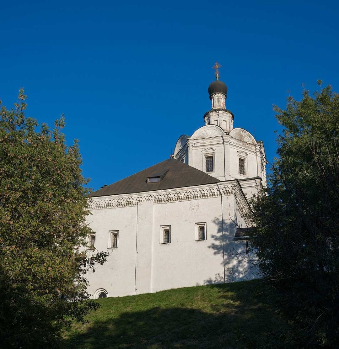 Трапезная палата Спасо-Андроникова монастыря (1504-1506).