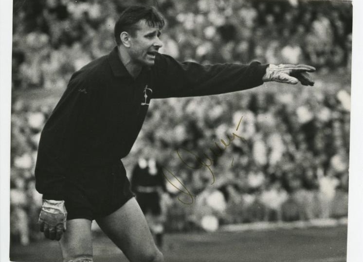 Льву Яшину — 95!