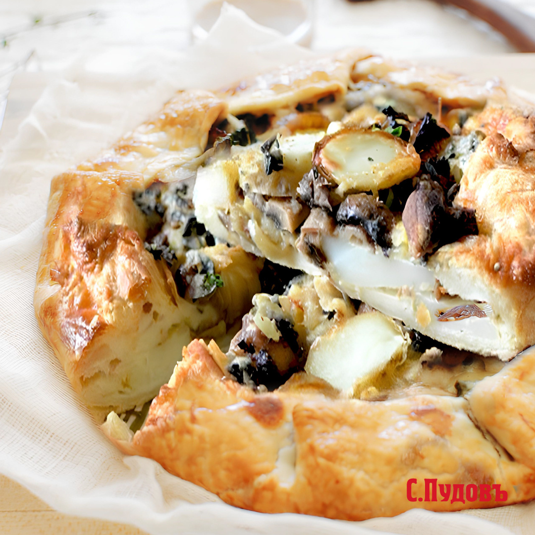 Слоеный пирог с картофелем,  грибами и луком