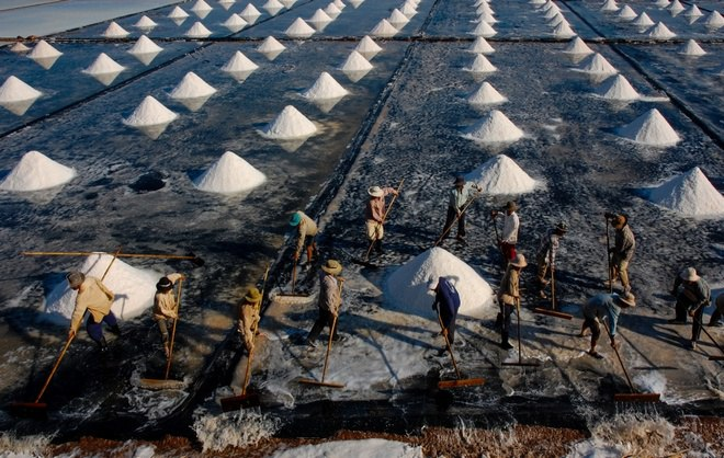 Добыча соли в дельте реки Меконг