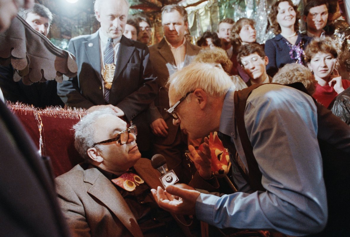 Владимир Ворошилов (справа) во время записи новогоднего выпуска «Что? Где? Когда?», 1987 год Фото: Игорь Зотин / ТАСС