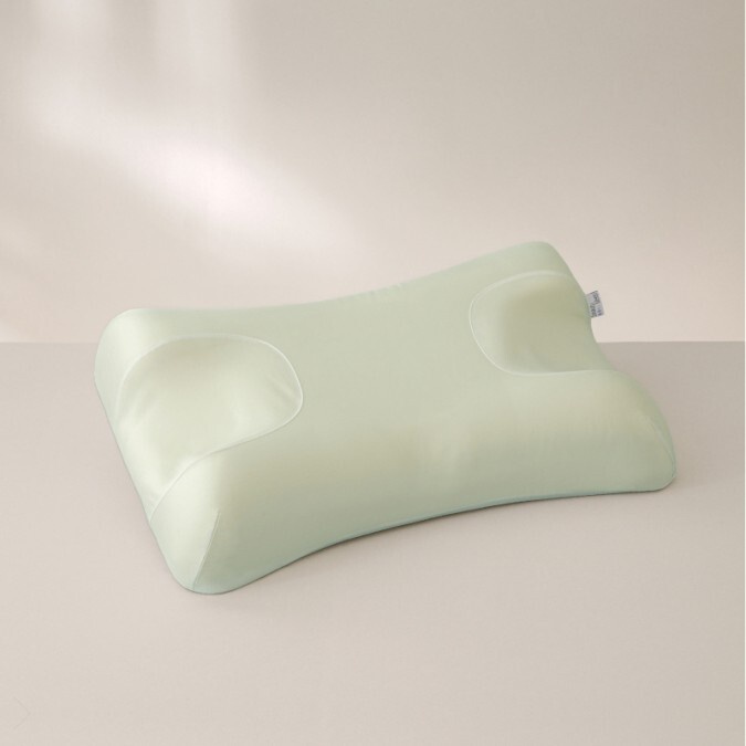 Подушкой Omnia Copper Blend от Beauty Sleep. Тщательно продуманные зоны и габариты подушки обеспечивают не только комфортный сон на боку и спине, а также косметический эффект. 