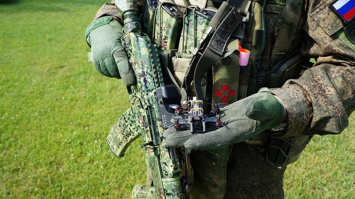 На фото: дрон «Вектор Х-120» - миниатюрный беспилотник весом 38 грамм, минидрон-камикадзе, суперлегкий БПЛА. Источник фото: https://ic.pics.livejournal.com/and_ekb/68526558/2296529/2296529_original.jpg