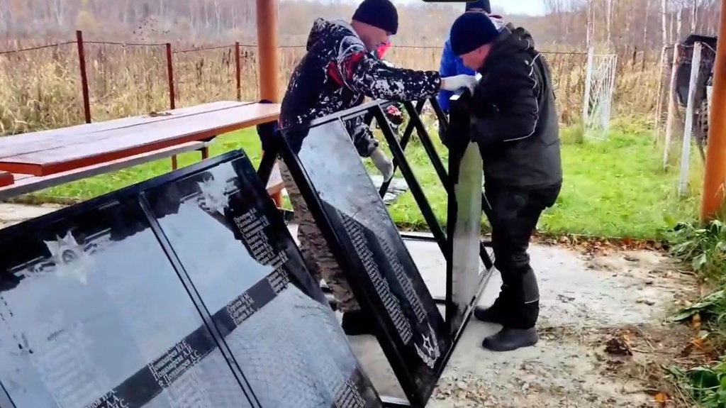    В исчезнувшей деревне в Ханты-Мансийском районе установили мемориал