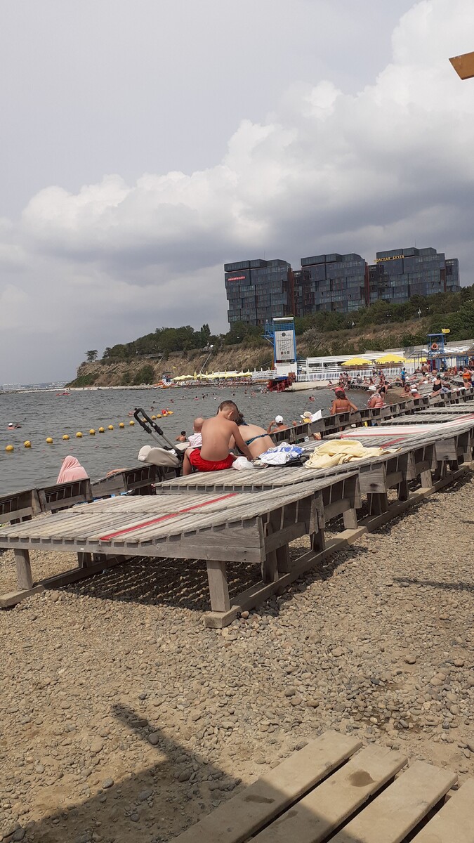 Купаться здесь лучше в коралловых тапочках