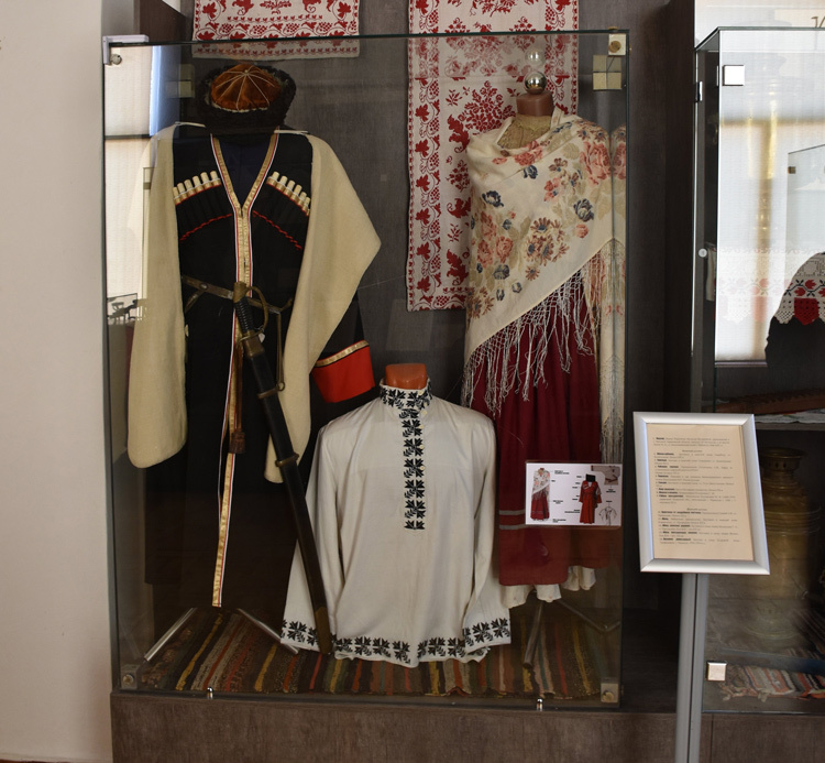 Считается, что рубаха является самой древней частью казачьего костюма.