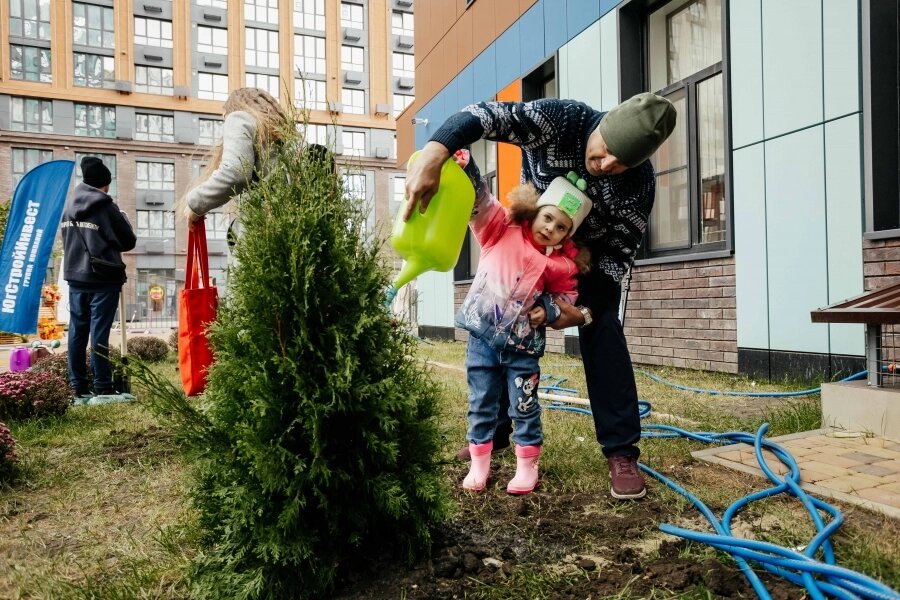    Реализуя микрорайоны на левом берегу, ГК «ЮгСтройИнвест» проводит компенсационные высадки. Фото: ГК «ЮгСтройИнвест»