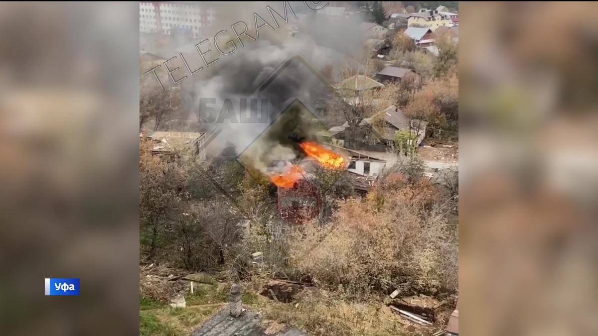    В Уфе на улице Казанской сгорело заброшенное здание