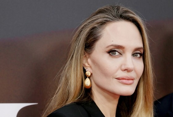    Анджелина Джоли