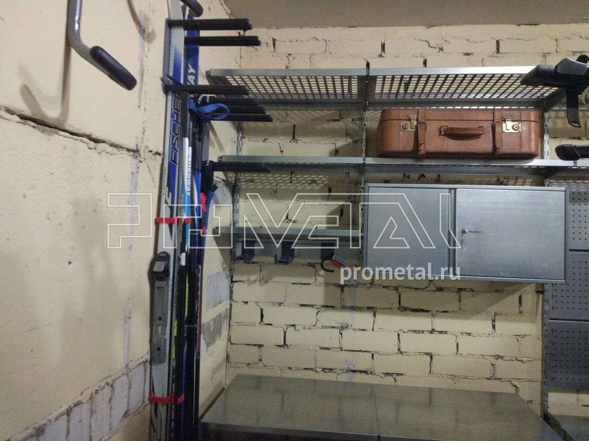 Хранение лыж и колес в кладовой