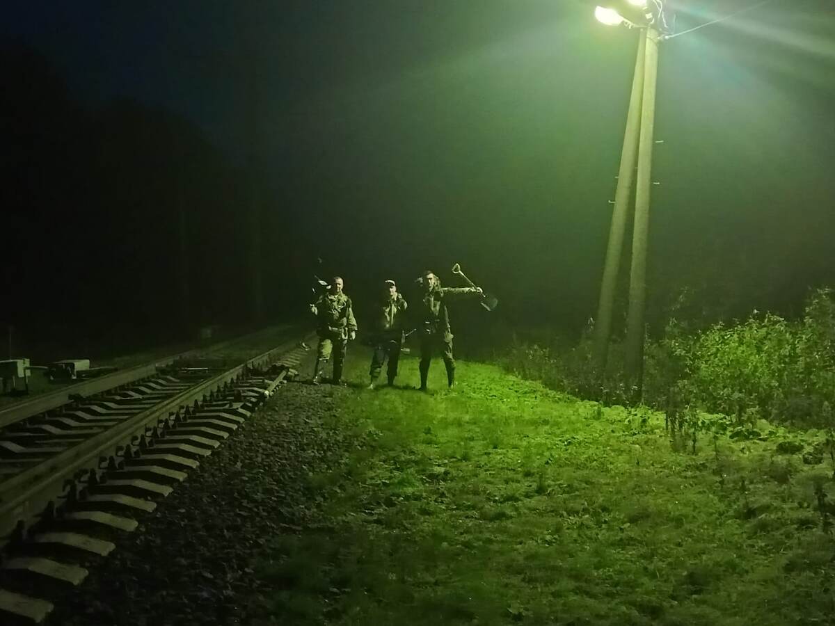 Вот и мы собрались ранними осенним утром и отправились на эту богом забытую станцию...