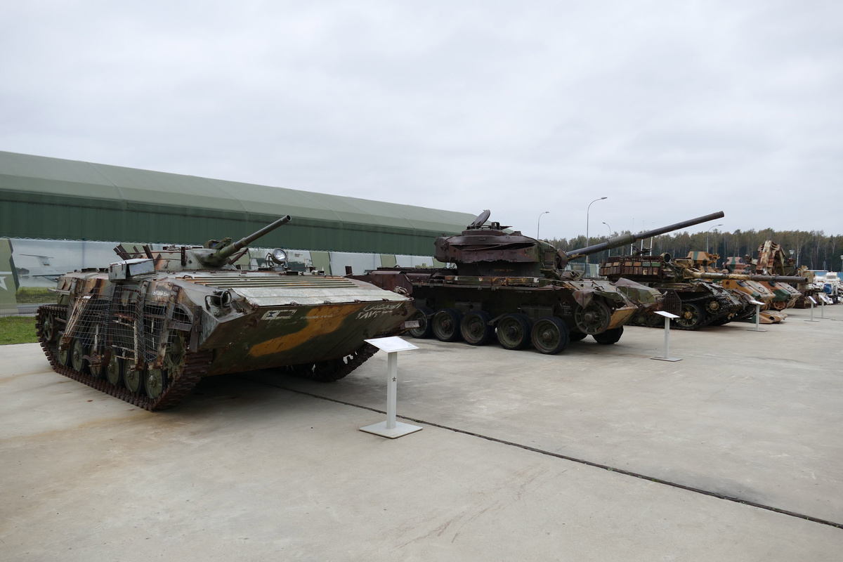 Модифицированные боевиками образцы бронетехники.