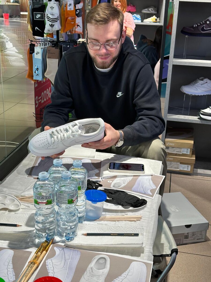 Было 4 официальных участника и 2 из группы поддержки :)