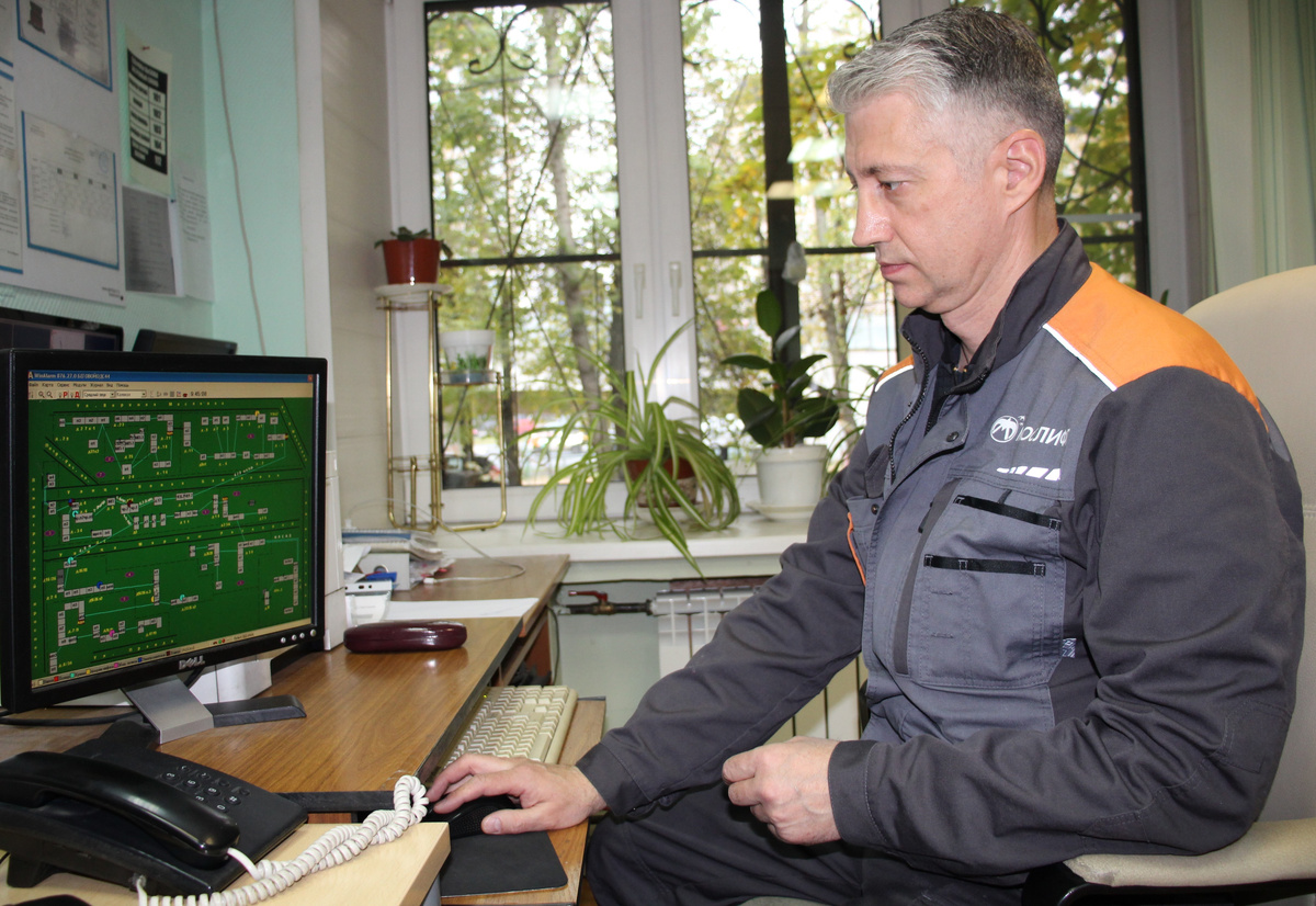 Виктор Андреев, электромонтер диспетчерского оборудования и телеавтоматики участка по системам слаботочного оборудования № 15.11.02                                                                                                  