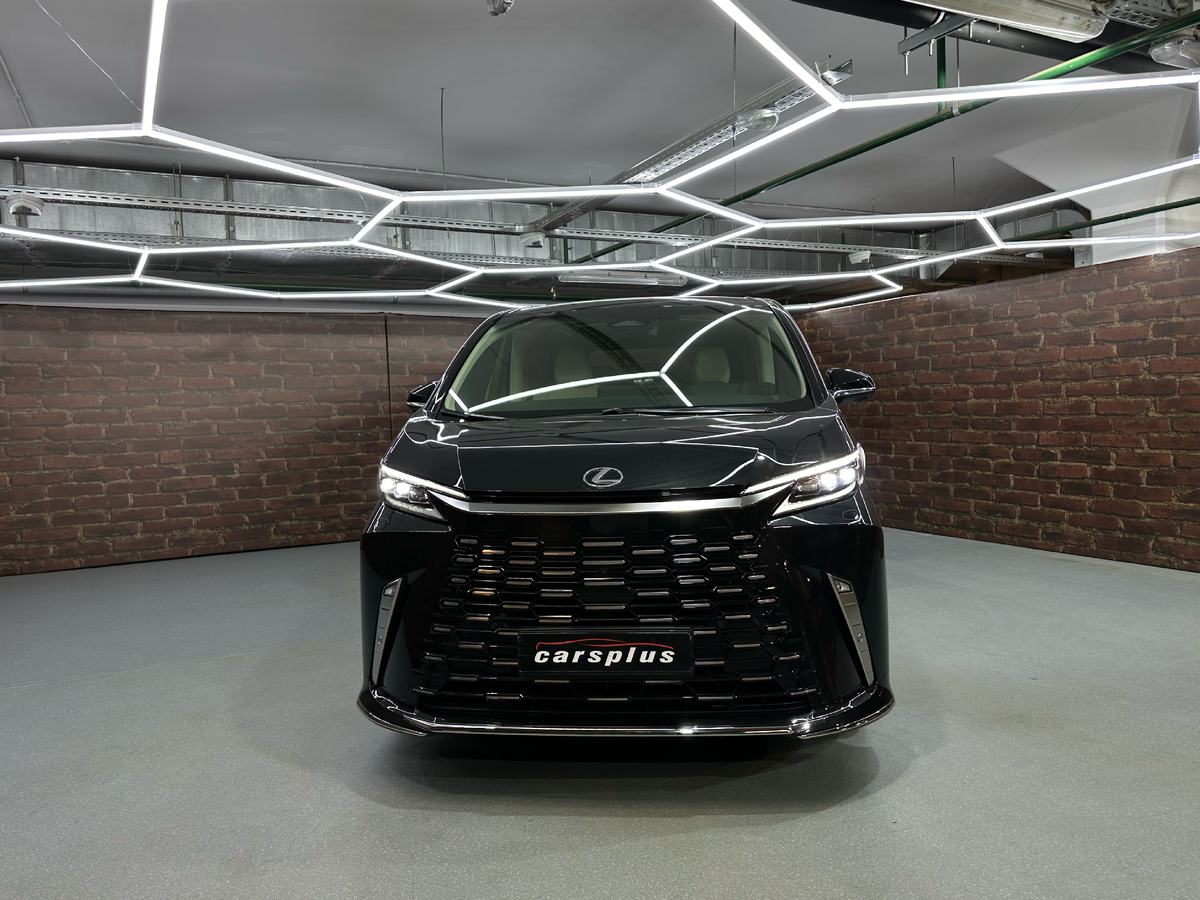 Купить новый лексус ЛМ в москве в салоне Карсплюс