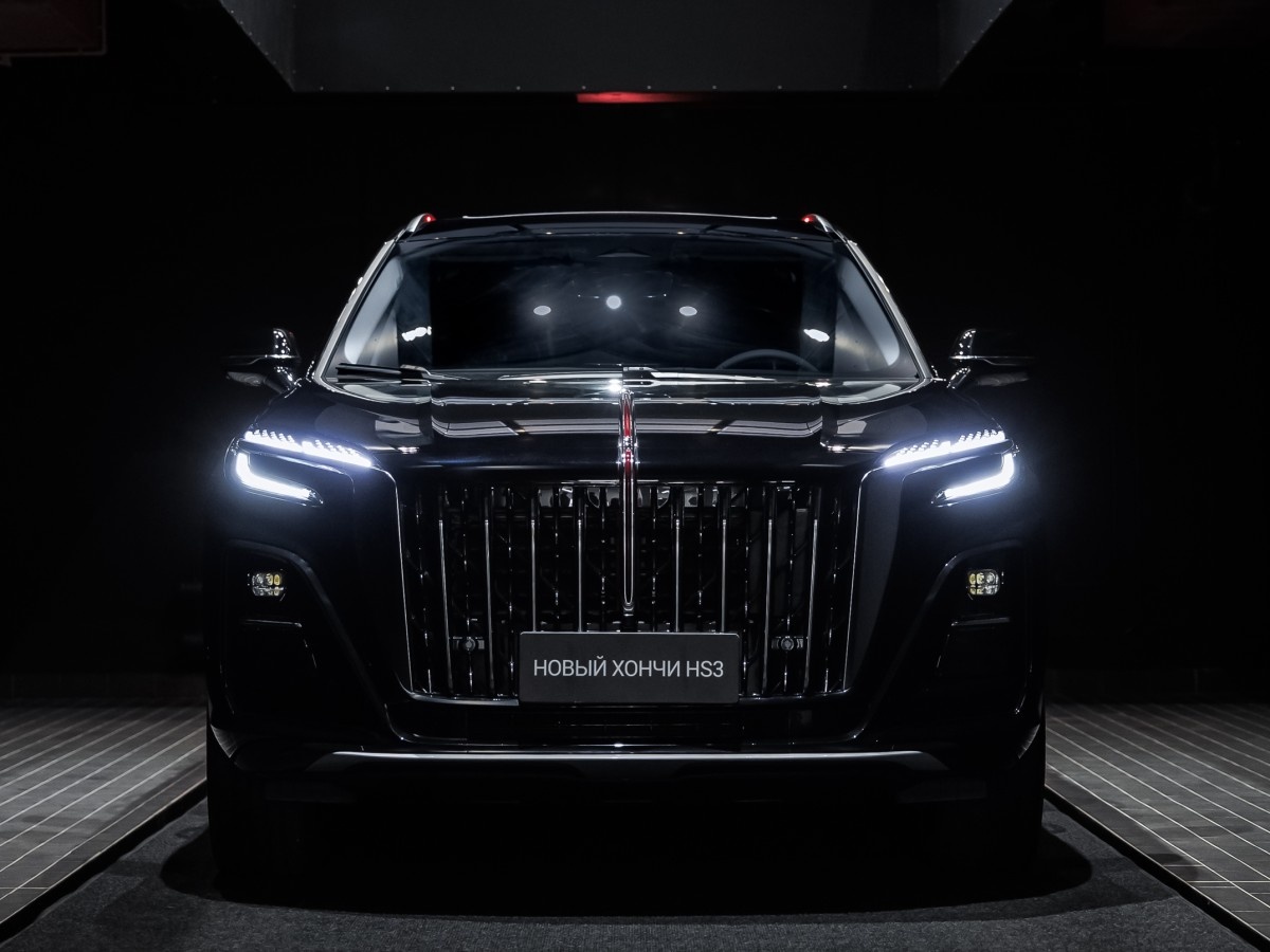    HONGQI подарил кроссоверы трём покупателям смартфонов HUAWEI