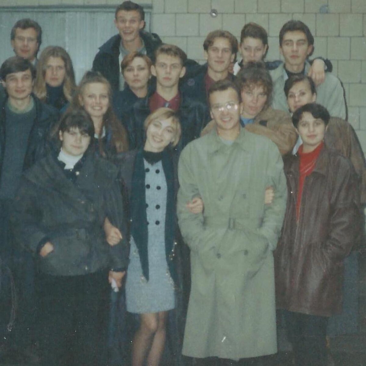 Я сходила замуж в маленьком чёрном платьице «no name». Ну не покупать же было белое, в самом деле! Хотя Костя Костиков очень настаивал.