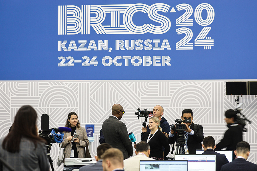 RUSSIA, REPUBLIC OF TATARSTAN - OCTOBER 22, 2024: Journalists are seen at the Press Centre of the 2024 BRICS Summit at the Kazan Expo International Exhibition Centre in Bolshiye Kabany. Vladimir Smirnov/TASS Россия. Республика Татарстан. Село Большие Кабаны. Работа пресс-центра на саммите БРИКС в МВЦ "Казань Экспо". Владимир Смирнов/ТАСС