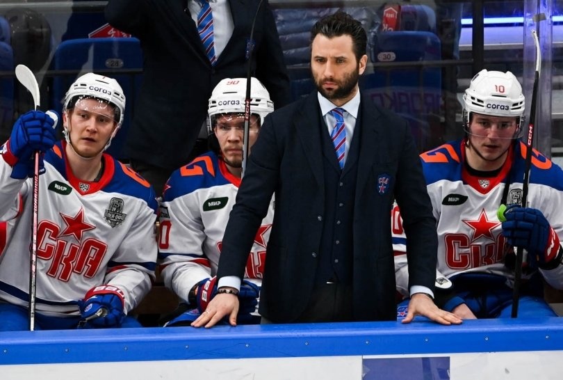 Роман Ротенберг на лавке СКА.