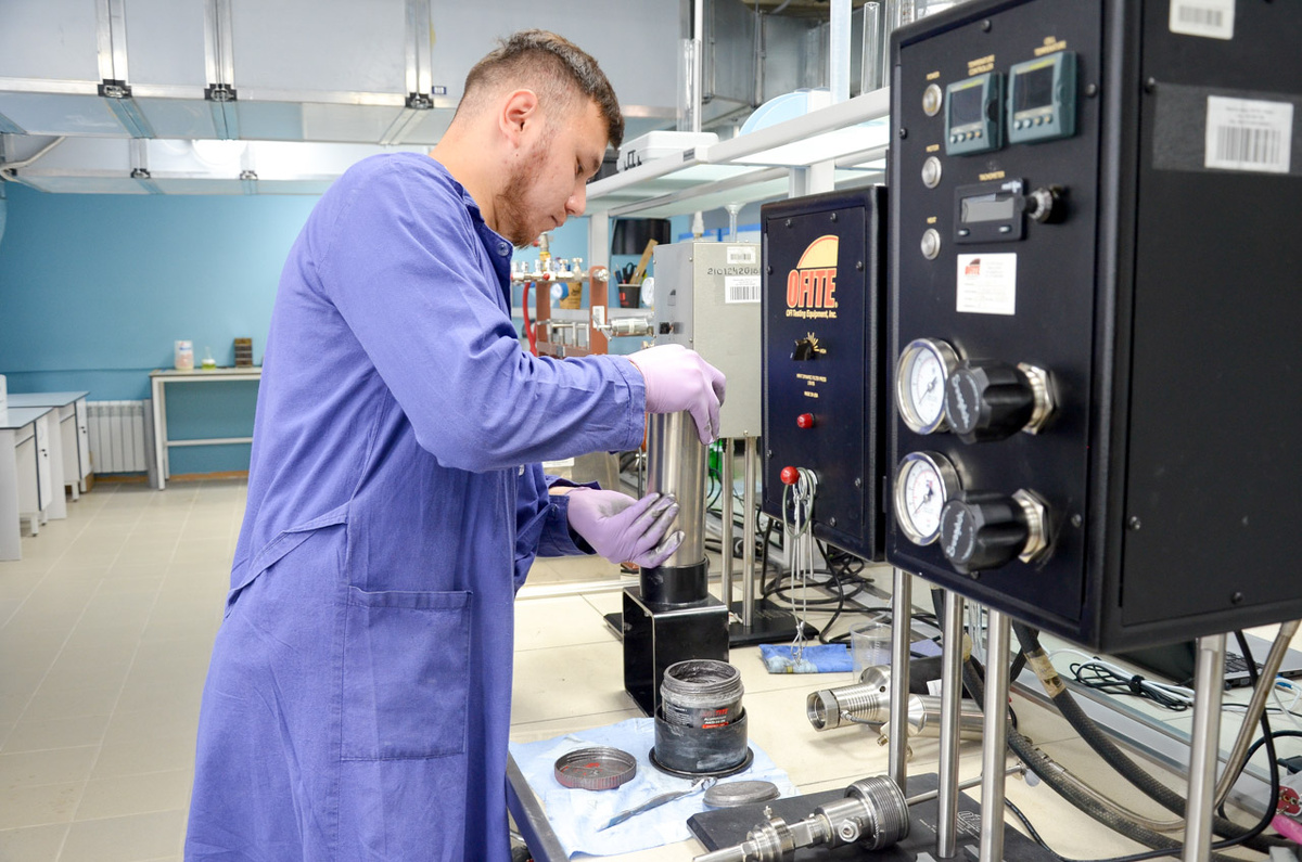 Благодаря национальному проекту «Химия и новые материалы» мы можем сказать о высоком потенциале химической промышленности.  Фото: ФедералПресс / Дмитрий Шевалдин