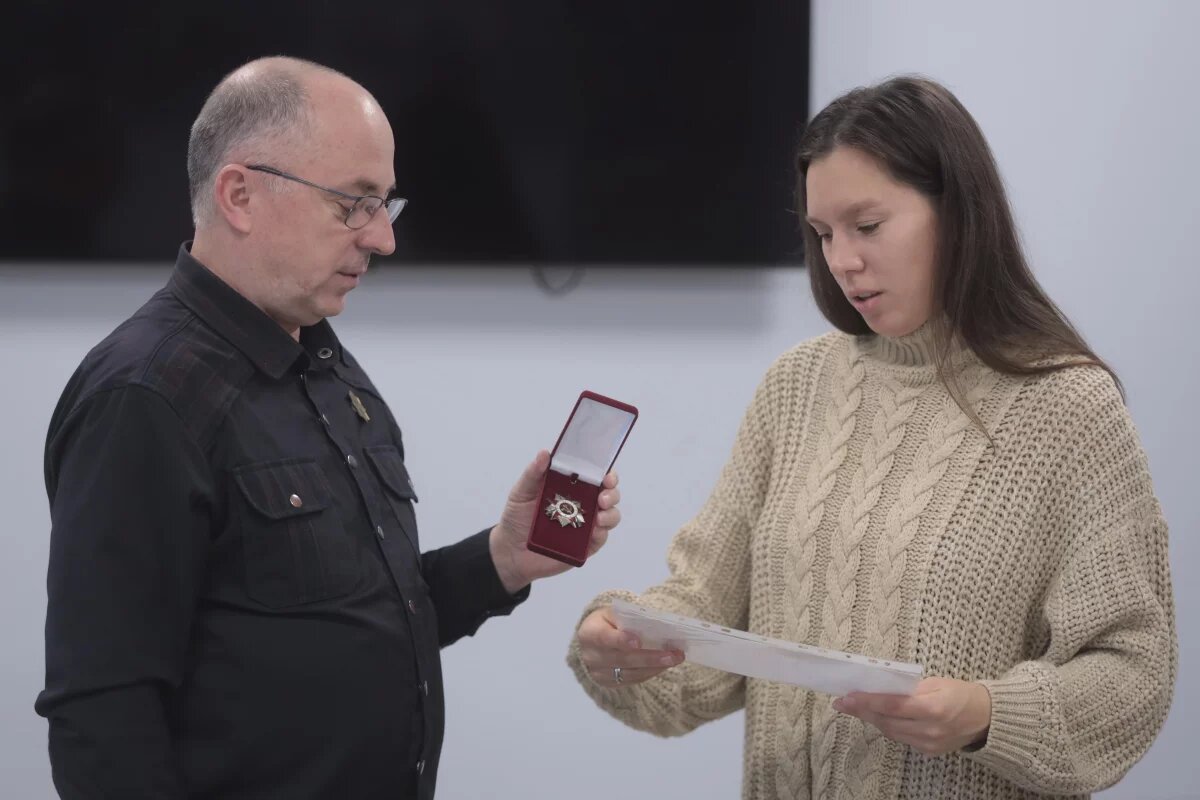    Орден советского солдата из Псковской области передали на родину