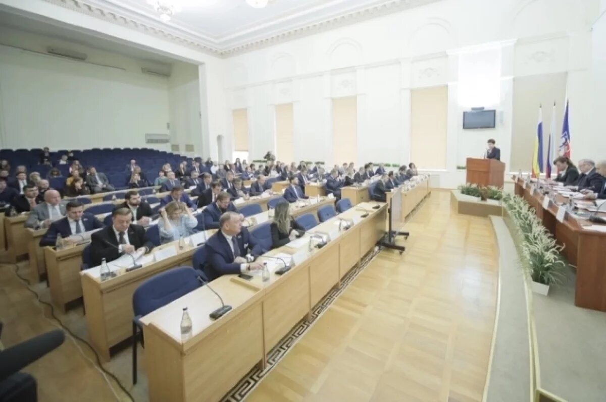    Депутаты уделили особое внимание вопросу физической культуры и спорта.