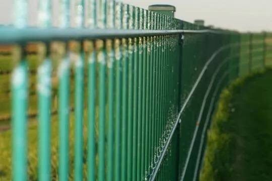    Yle: Финляндия частично завершила возведение забора на границе с РФ