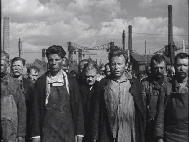 Кадры из фильмов «Октябрь» и «Юность Максима»