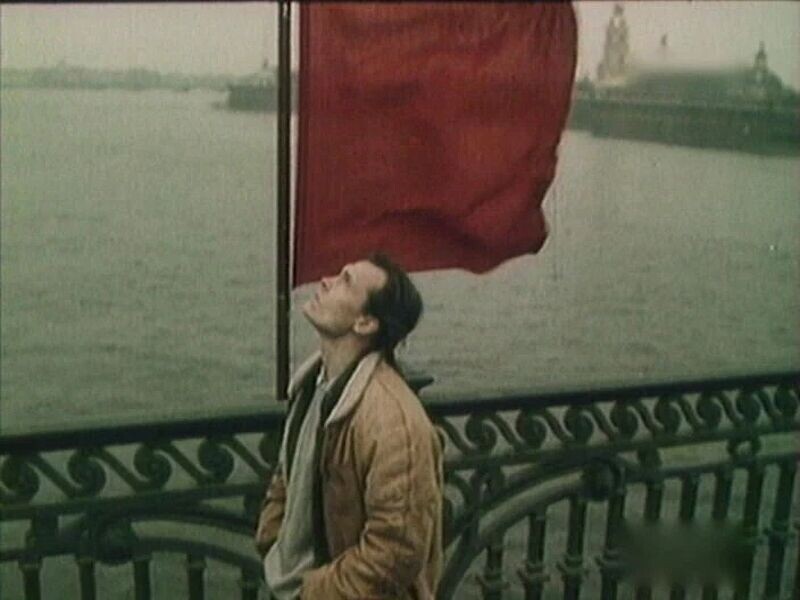 Кадры из фильмов «Неоконченная повесть», «Ленинград. Ноябрь» и «Октябрь»