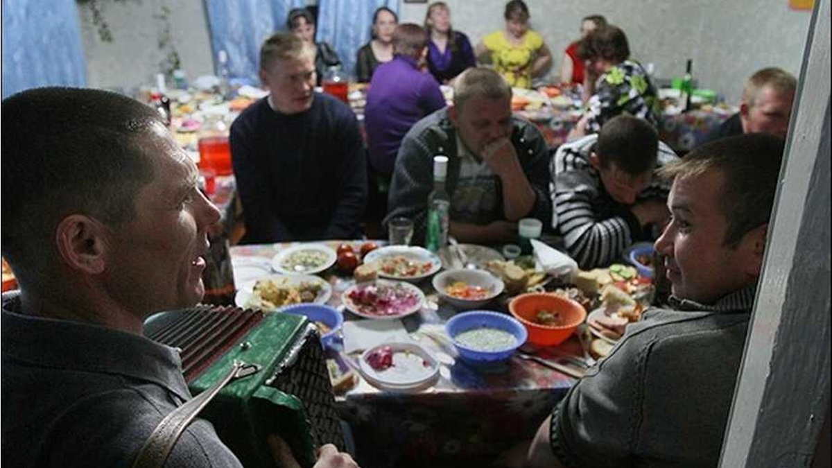 Провожали всем двором. Фото взято из открытых источников: https://yandex.ru/images/