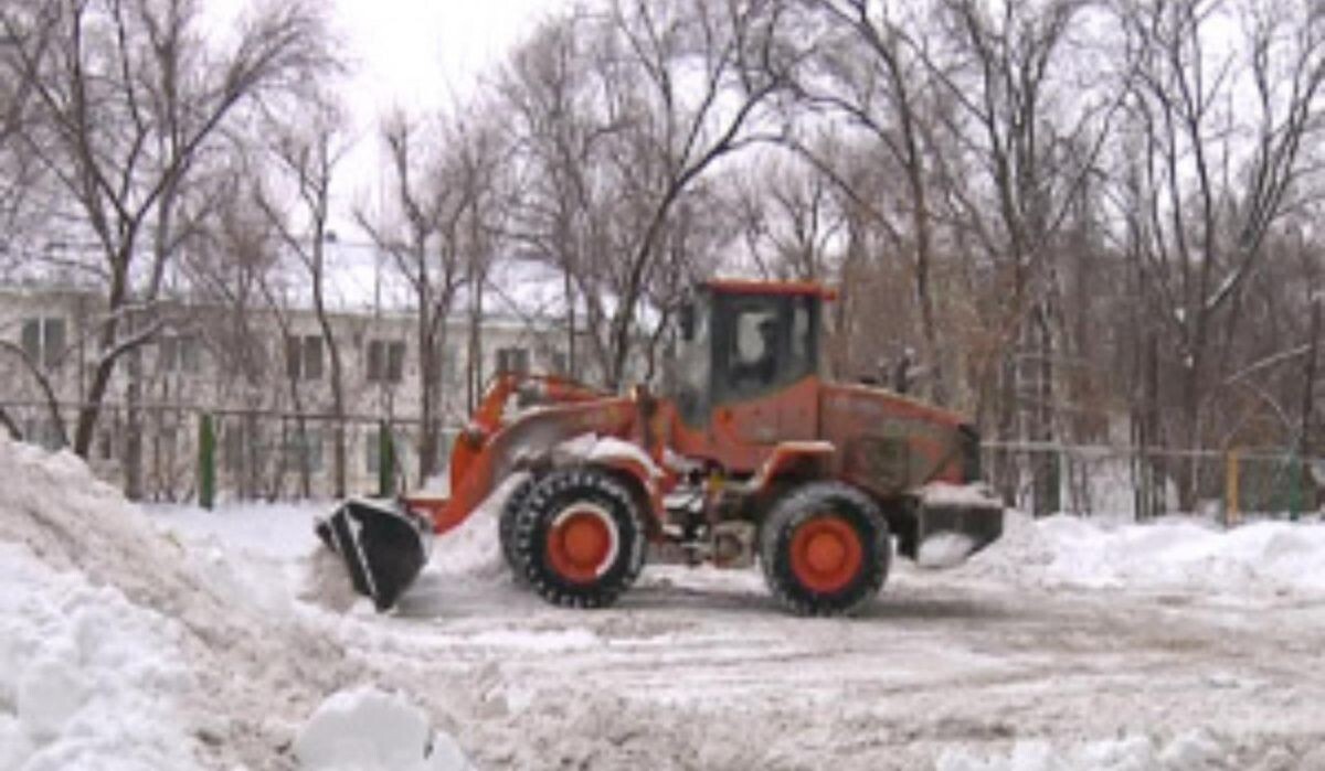     Уборка снега. Источник: kzn.ru Автор фото: Пресс-служба мэрии Казани