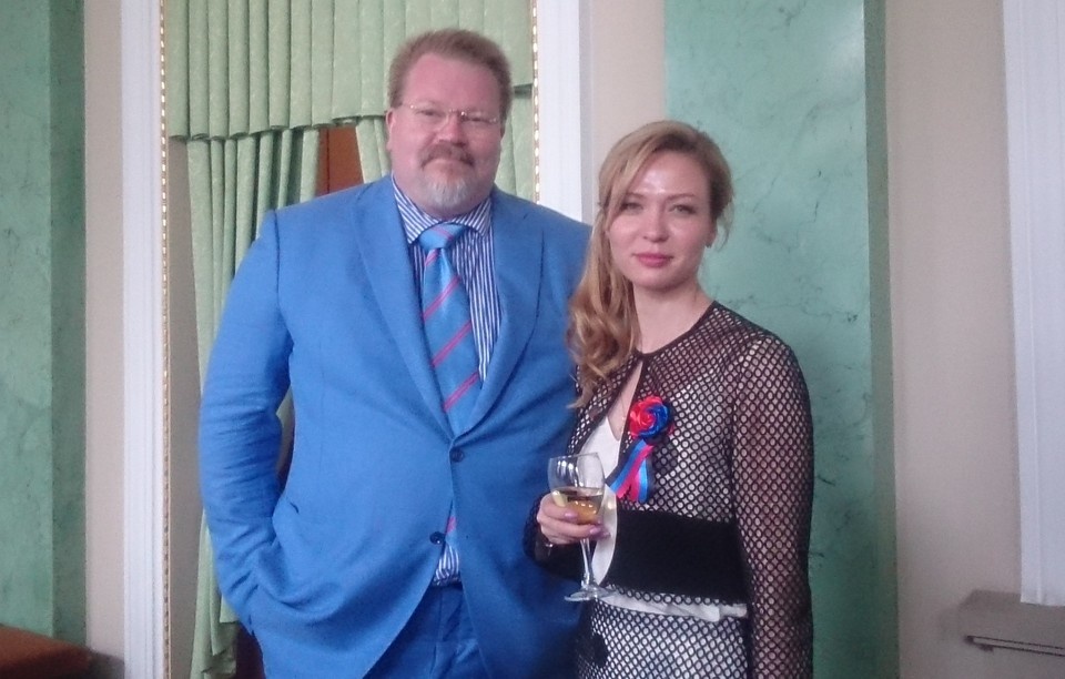    Йохан Бекман с экс-министром иностранных дел ДНР, ныне сенатором Натальей Никоноровой. Личный архив