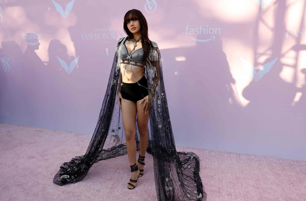 Лиса на ковровой дорожке Victoria’s Secret