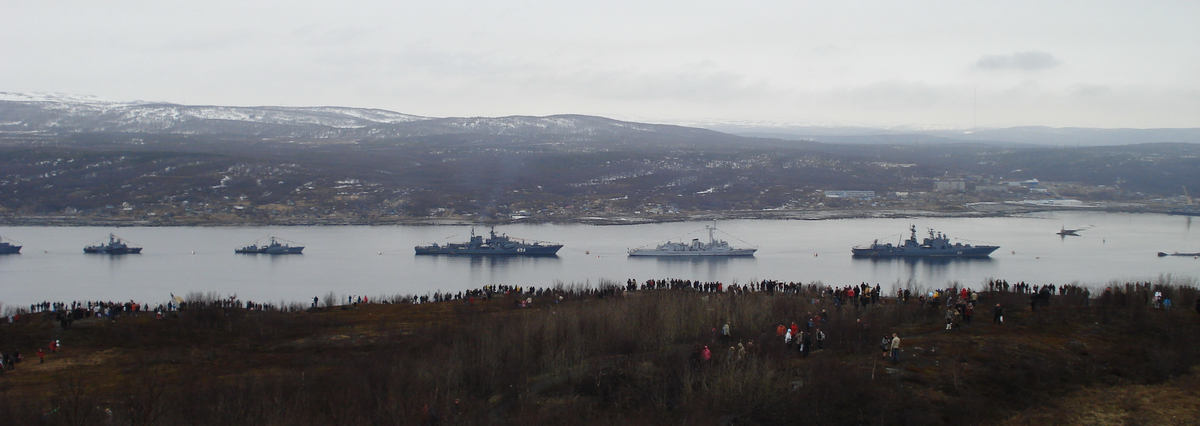 Парад кораблей в Кольском заливе