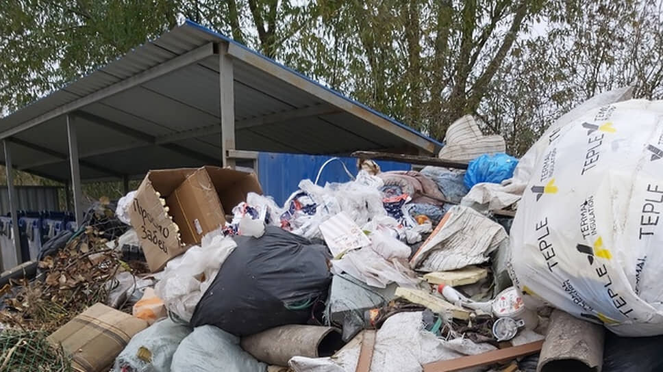 В Белом Ключе горы мусора, хотя губернатору мэр заявил о ликвидации свалок ТКО в Ульяновске, .📷Фото: Лев Левитас