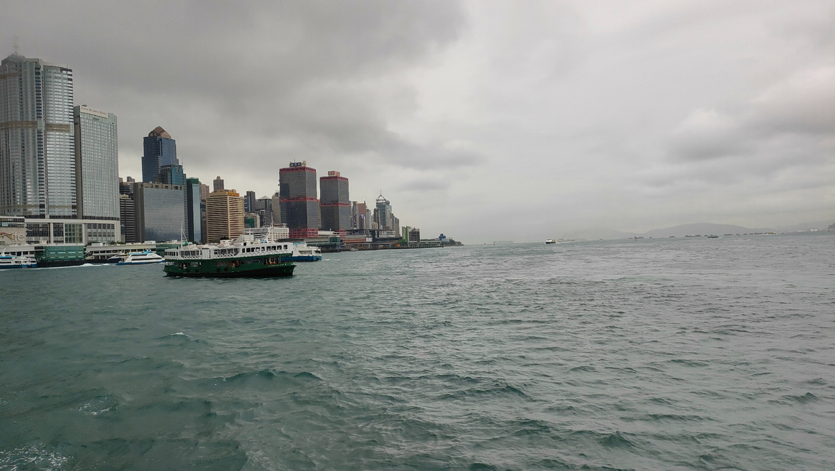Судно "Star Ferry" на фоне острова Гонконг